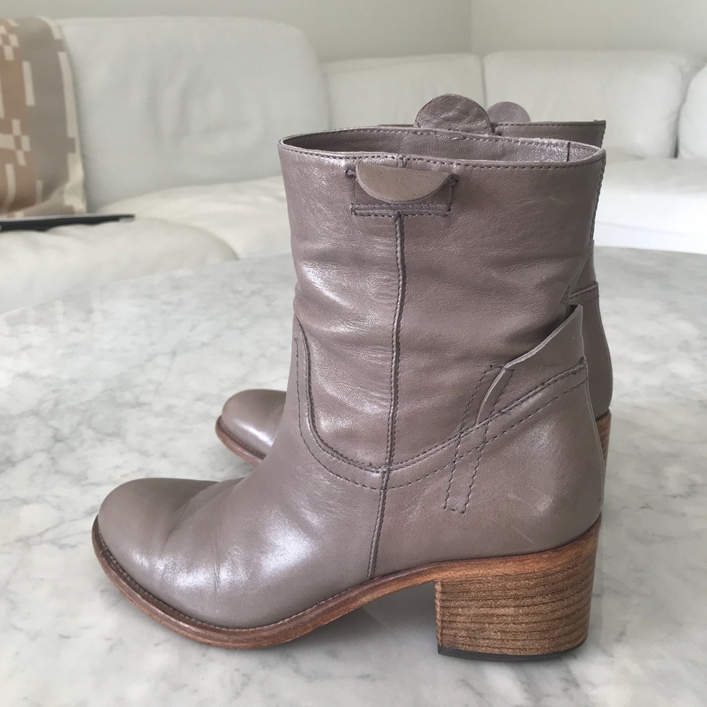 Alberto Fermani Grey Leather Boots— Barely Worn!